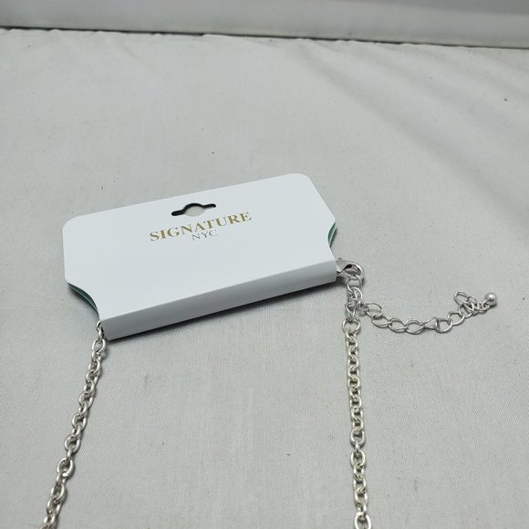 Signature silver geometric shape metal (rhodium) necklace - Picture 6 of 6